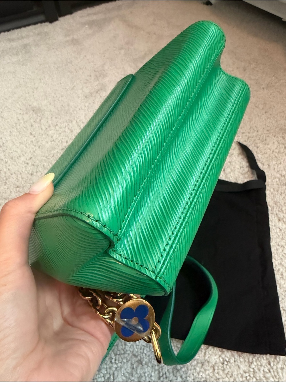 Louis Vuitton Green Epi Twist Shoulder Bag! - Picture 3 of 9
